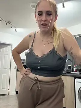 BaddieRiRi224  live sex cam