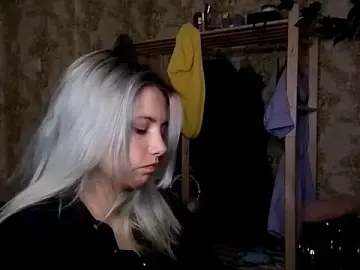 Helen18glo  live sex cam