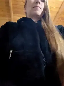 Iris_love18  live sex cam