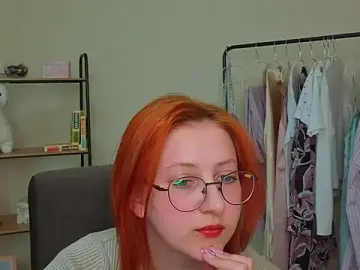 LauraaYoung  live sex cam