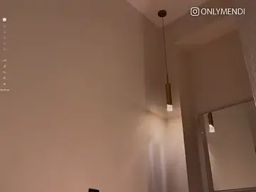 MENNDI  live sex cam