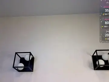 SuzanneHowse  live sex cam