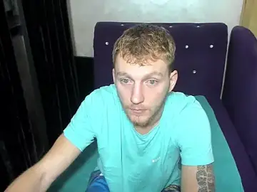 BustyVee99  live sex cam