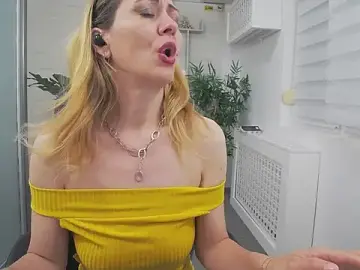EllaMilf_  live sex cam
