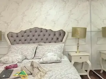 Bella__london  live sex cam