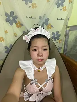 Cinn68  live sex cam