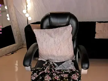 CharlotteCox_  live sex cam