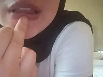 Gizzz34  live sex cam