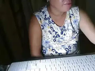 Wethornypussy4u  live sex cam