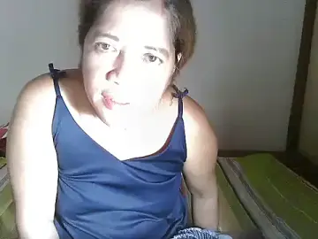 Wethornypussy4u  live sex cam
