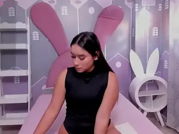 EmmaThompson__  live sex cam