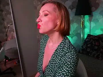 UmaTruewoman  live sex cam