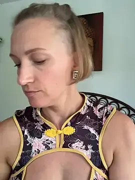 UmaTruewoman  live sex cam