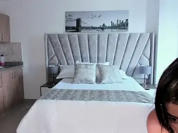 Issi_loren  live sex cam