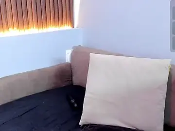 _LaraMom_  live sex cam