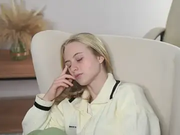EleaseWalkenhorst  live sex cam