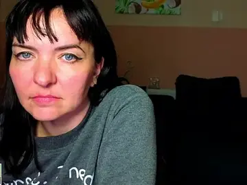 Kira_lorens3  live sex cam