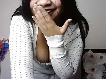Khushi-_queen  live sex cam