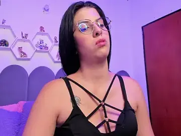 Lunagomez24  live sex cam