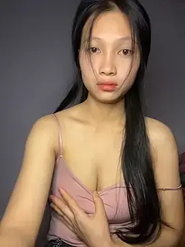 Vyvy777  live sex cam