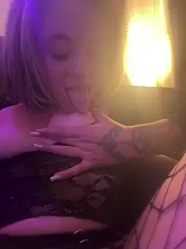 Squiirtqueenn  live sex cam