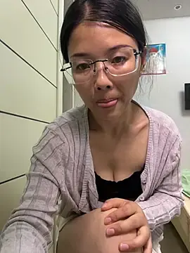 Dachantgtui  live sex cam