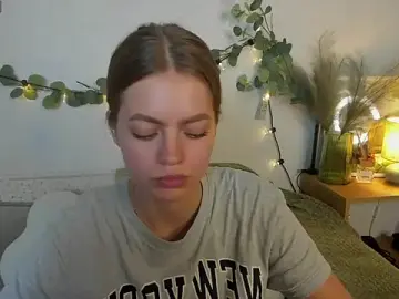 HoneyEmilly  live sex cam