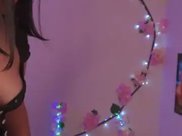 Moon_eyes  live sex cam