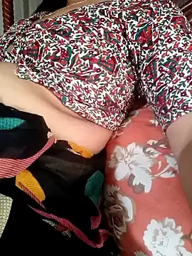 Minadixit17  live sex cam