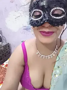 Binnik216  live sex cam