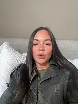 HiddenHalo1  live sex cam