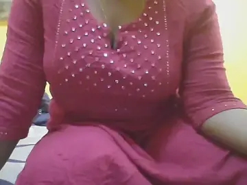 Honeyqueen143  live sex cam