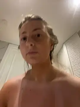 Curvyflawless  live sex cam