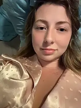 Curvyflawless  live sex cam