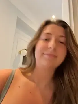 Curvyflawless  live sex cam