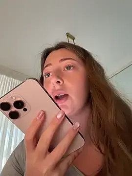 Curvyflawless  live sex cam