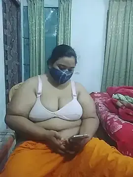 Momo_loves  live sex cam