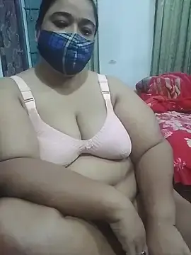 Momo_loves  live sex cam