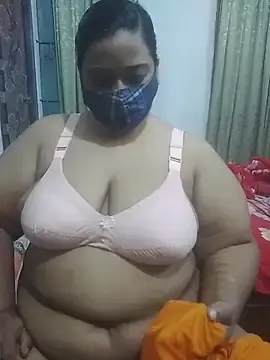 Momo_loves  live sex cam