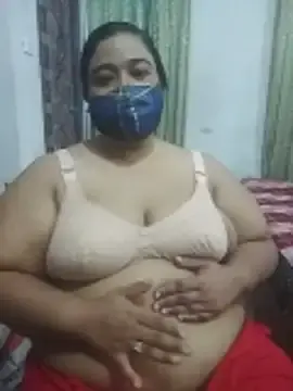 Momo_loves  live sex cam