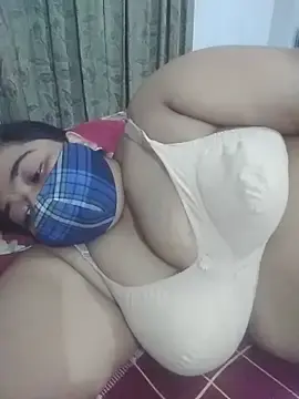 Momo_loves  live sex cam