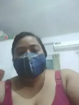 Momo_loves  live sex cam