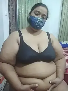 Momo_loves  live sex cam