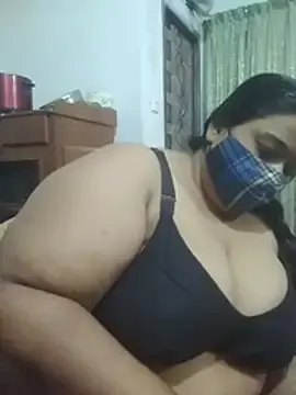Momo_loves  live sex cam