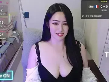 Eimile-Z  live sex cam