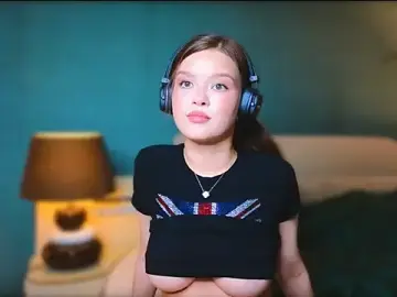 HornyAdelee  live sex cam