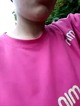 LucyBri01  live sex cam