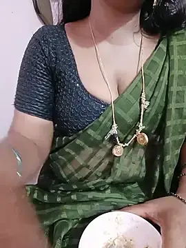 Louise92  live sex cam