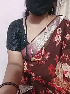 Louise92  live sex cam