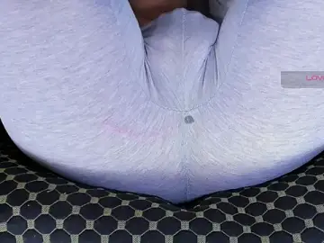 Cameltoe_squirt_inPants  live sex cam